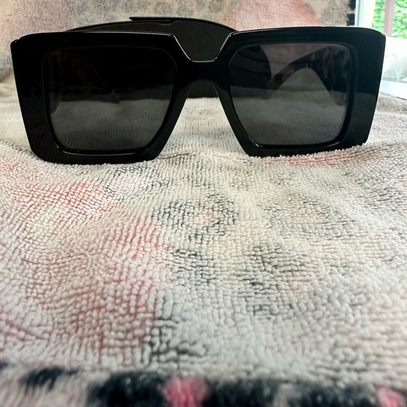 Prada sunglasses - Picture 5 of 7